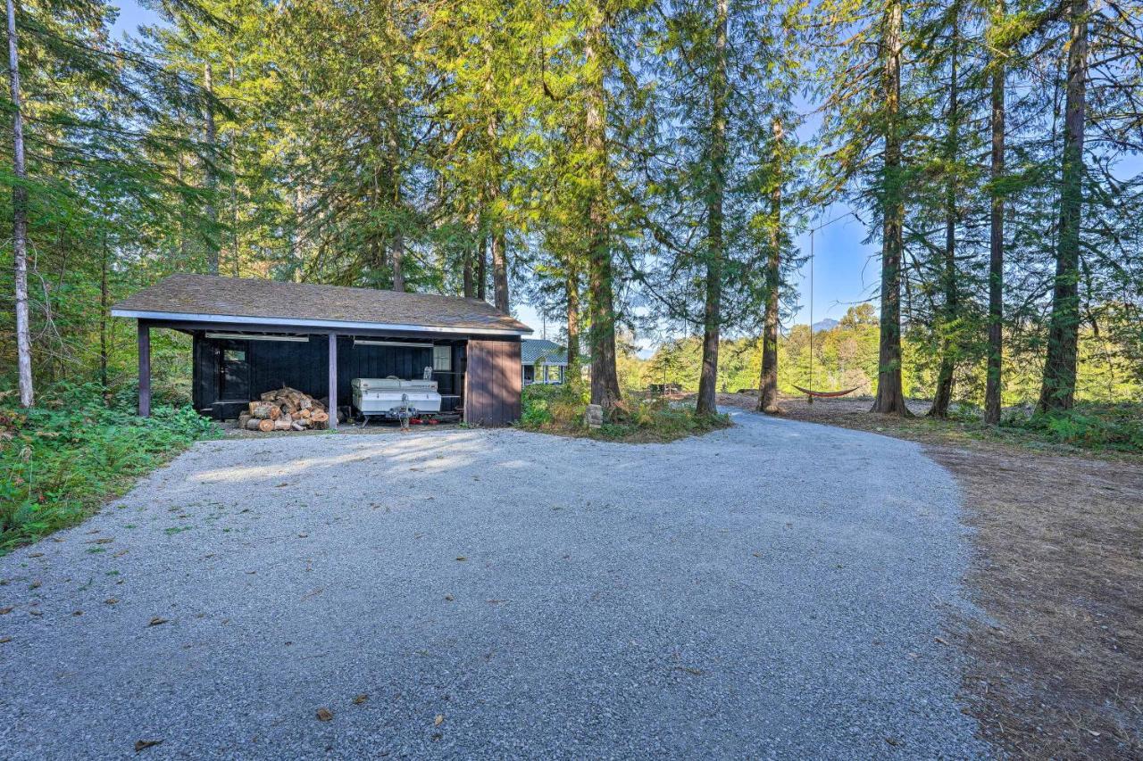 Dreamy Riverside Cabin With Fireplace And Grill Concrete Eksteriør bilde